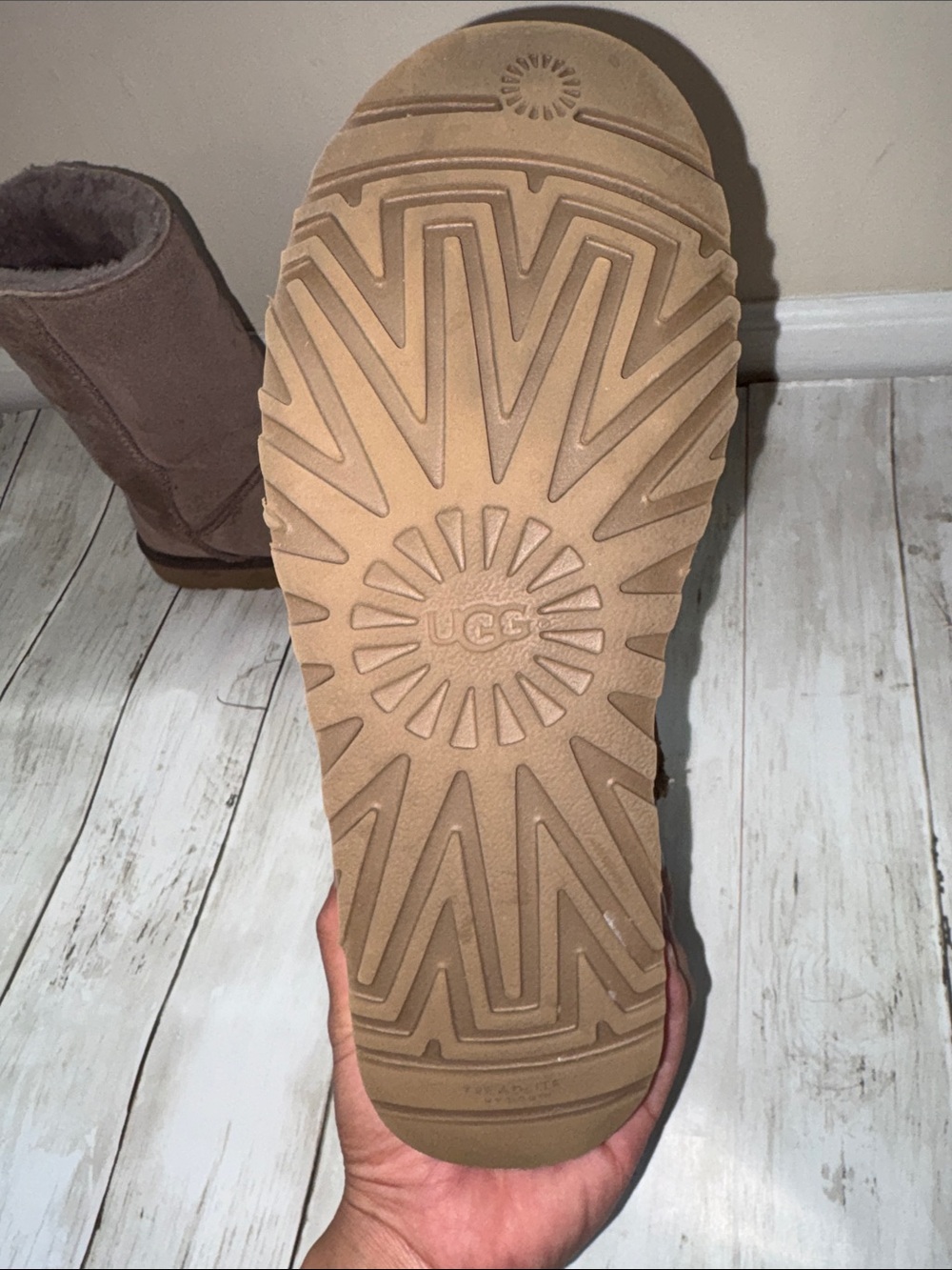Pre-owned Ugg boots size 9 - Picture 2 of 7